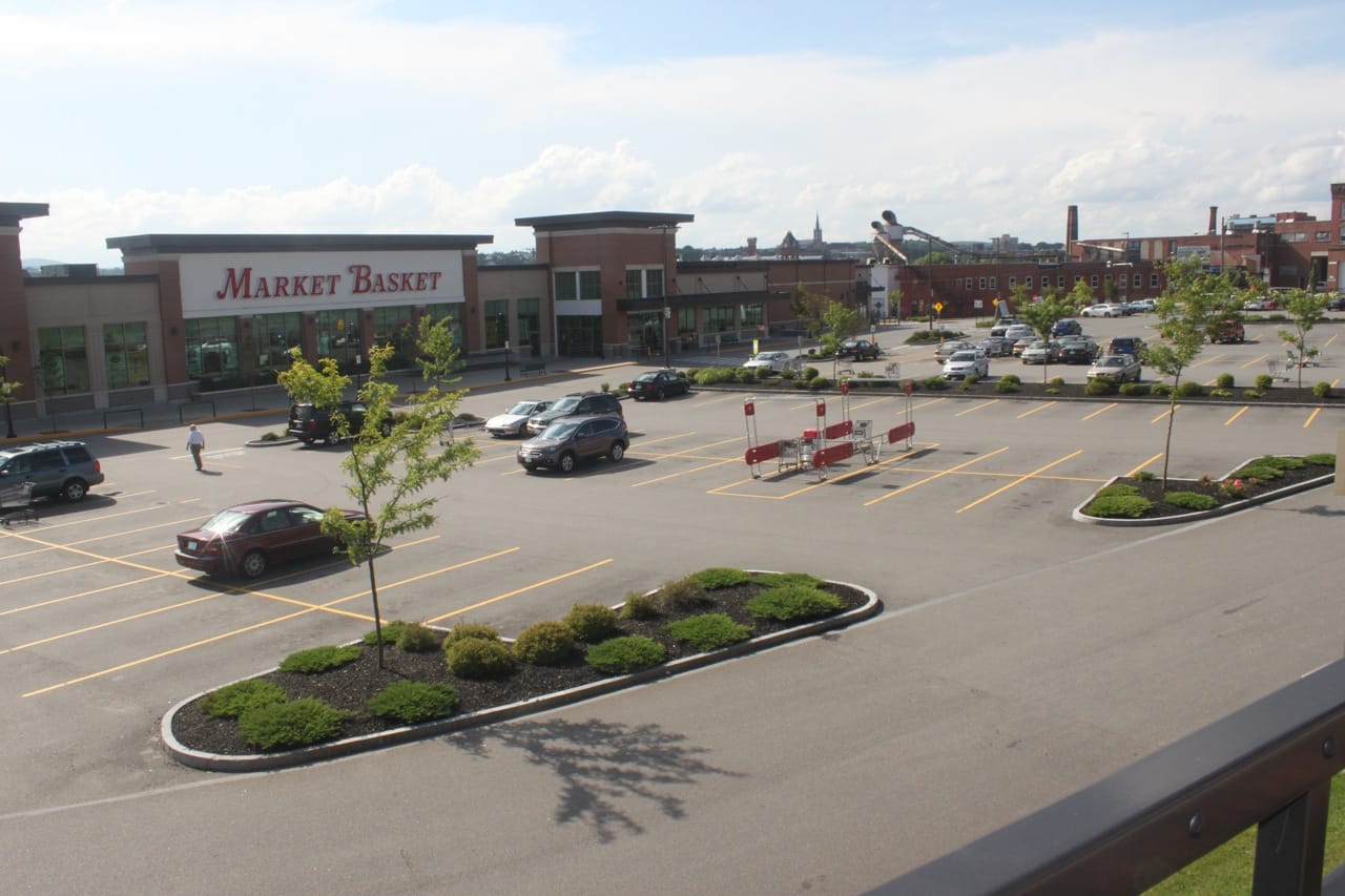 Customers continue to boycott the Market Basket, showing support for employees of the troubled grocery chain and ousted CEO Arthur T. DeMoulas.