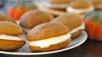 pumpkin whoopie pie