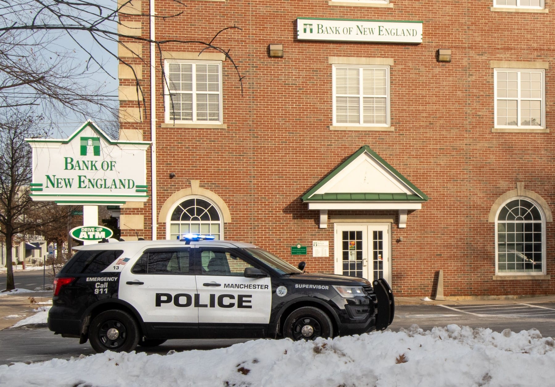 FBI joins investigation into early-morning bank robbery on Elm Street