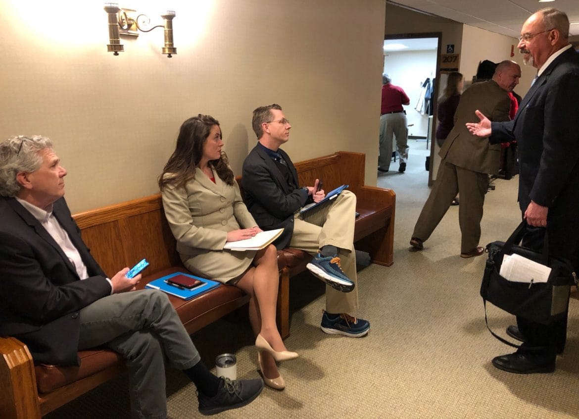 Media members testify against bill requiring online criminal story updates