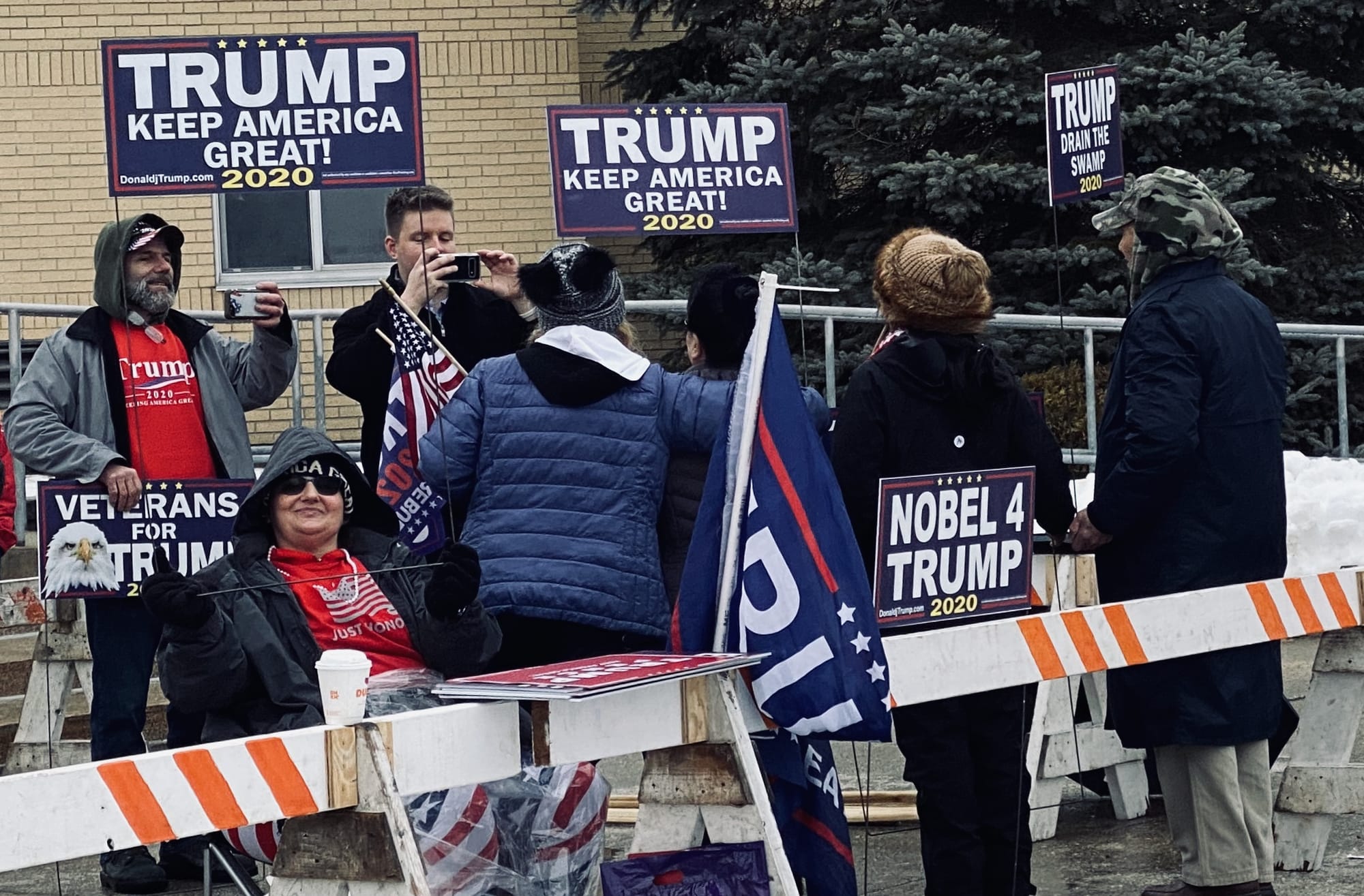 Voting Day: Slow but steady turnout – including candidates, surrogates and stars