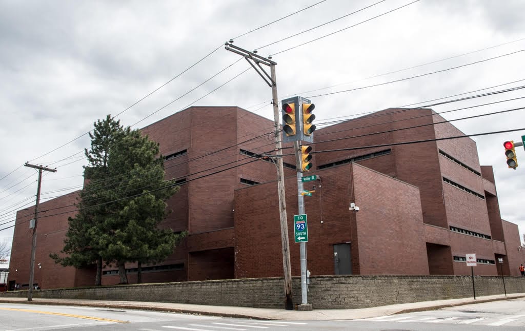 Former Valley Street jail guard convicted of assaulting inmate