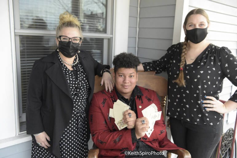 photo of Magicman with Webster House staff