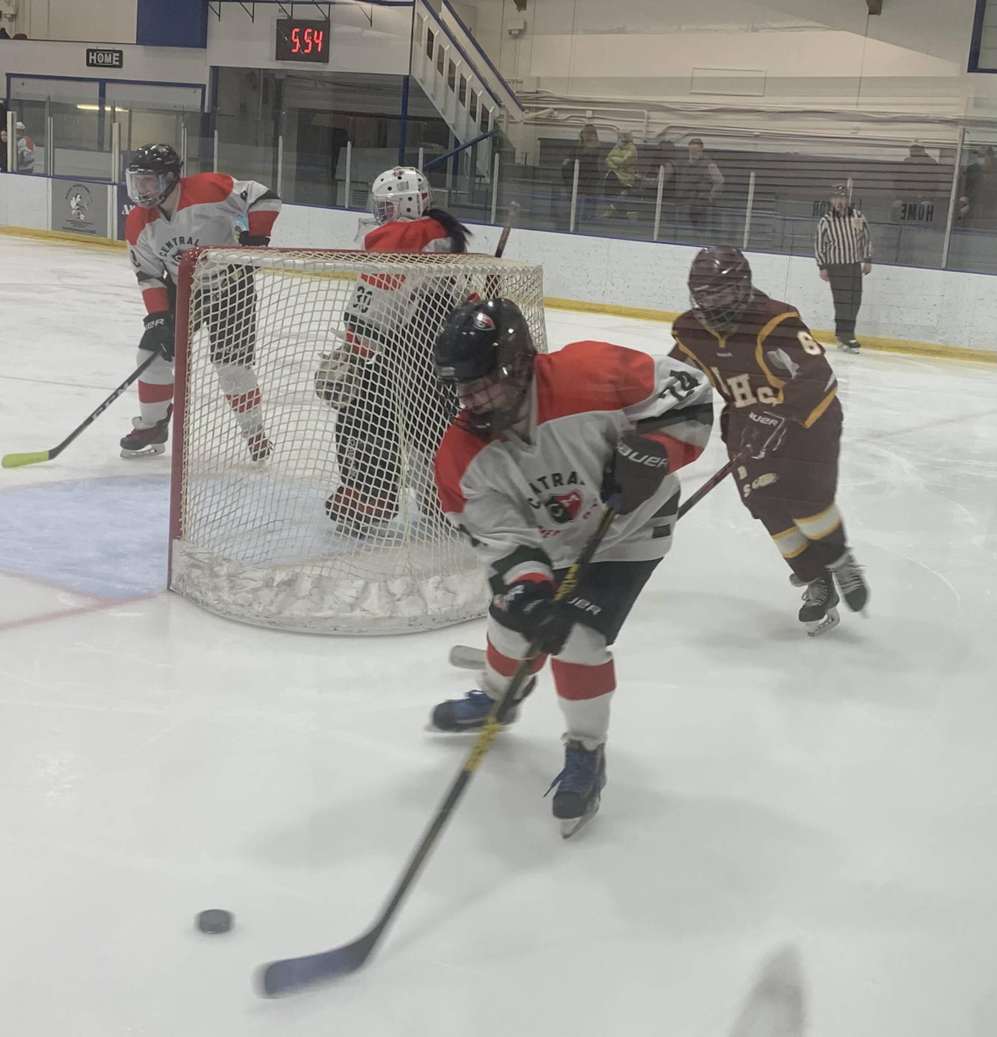 Big second period carries LSK past Manchester, 7-1