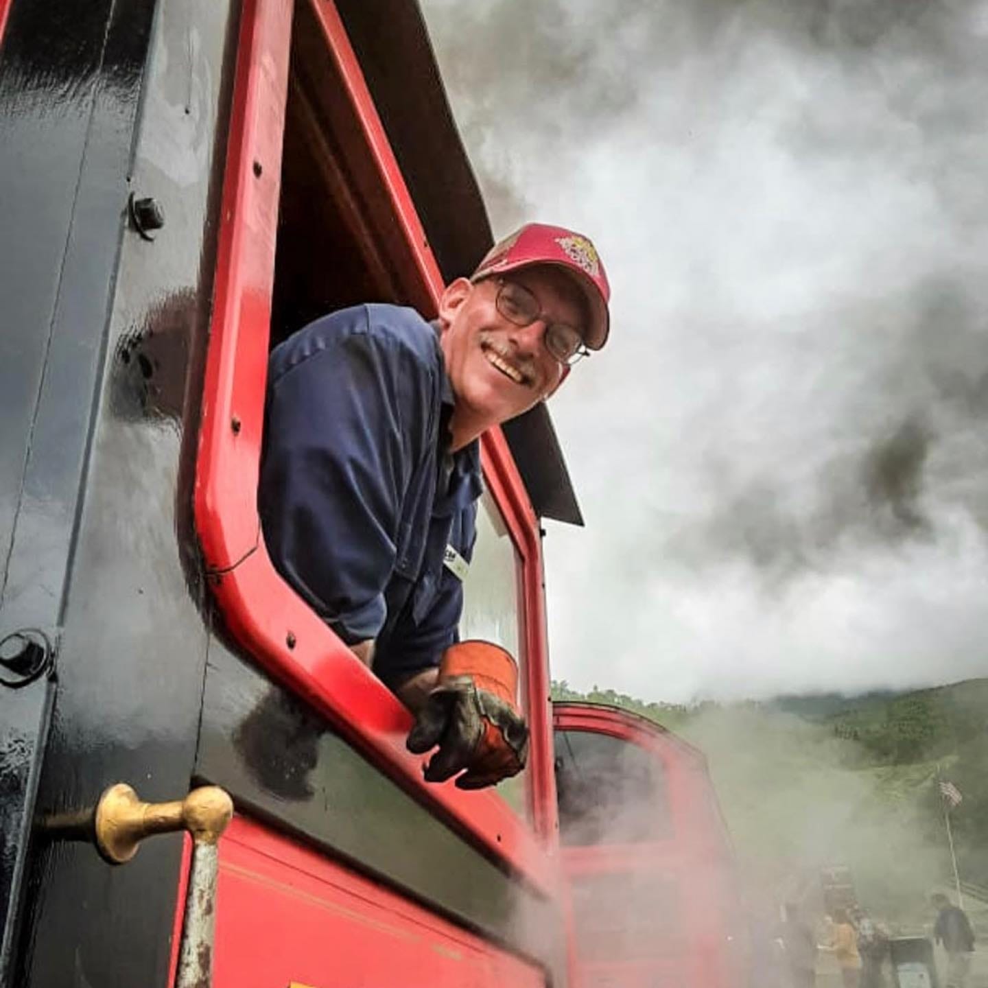 Cog Railway engineer dies in 300-foot fall taking photos on Mount Willard