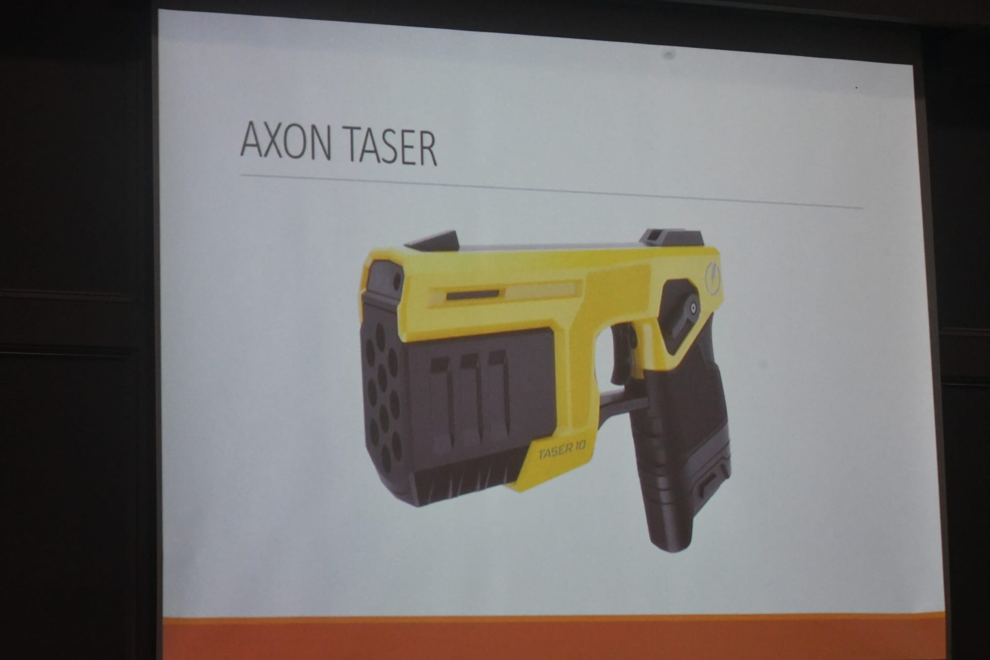 Aldermen agree to new Axon contract for MPD