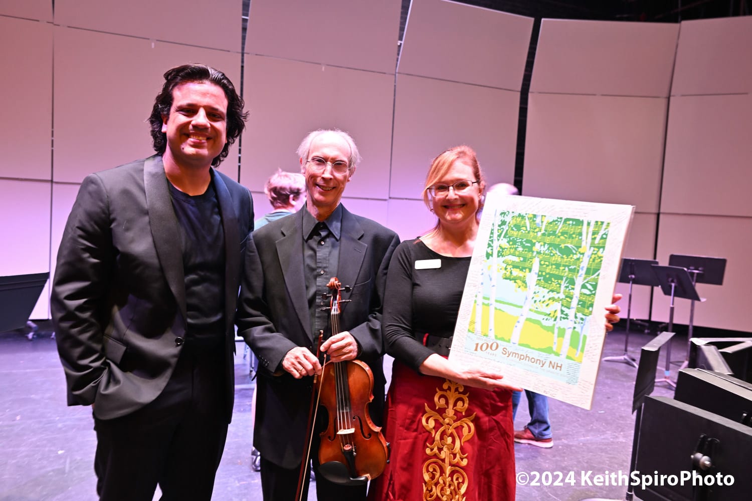 picture of Elliott Markow receiving signed poster. Photo by Keith Spiro