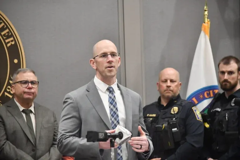 Sununu signs HB 318-FN-A into law, thanks Mayor Ruais for ‘leading the effort’ on bail reform
