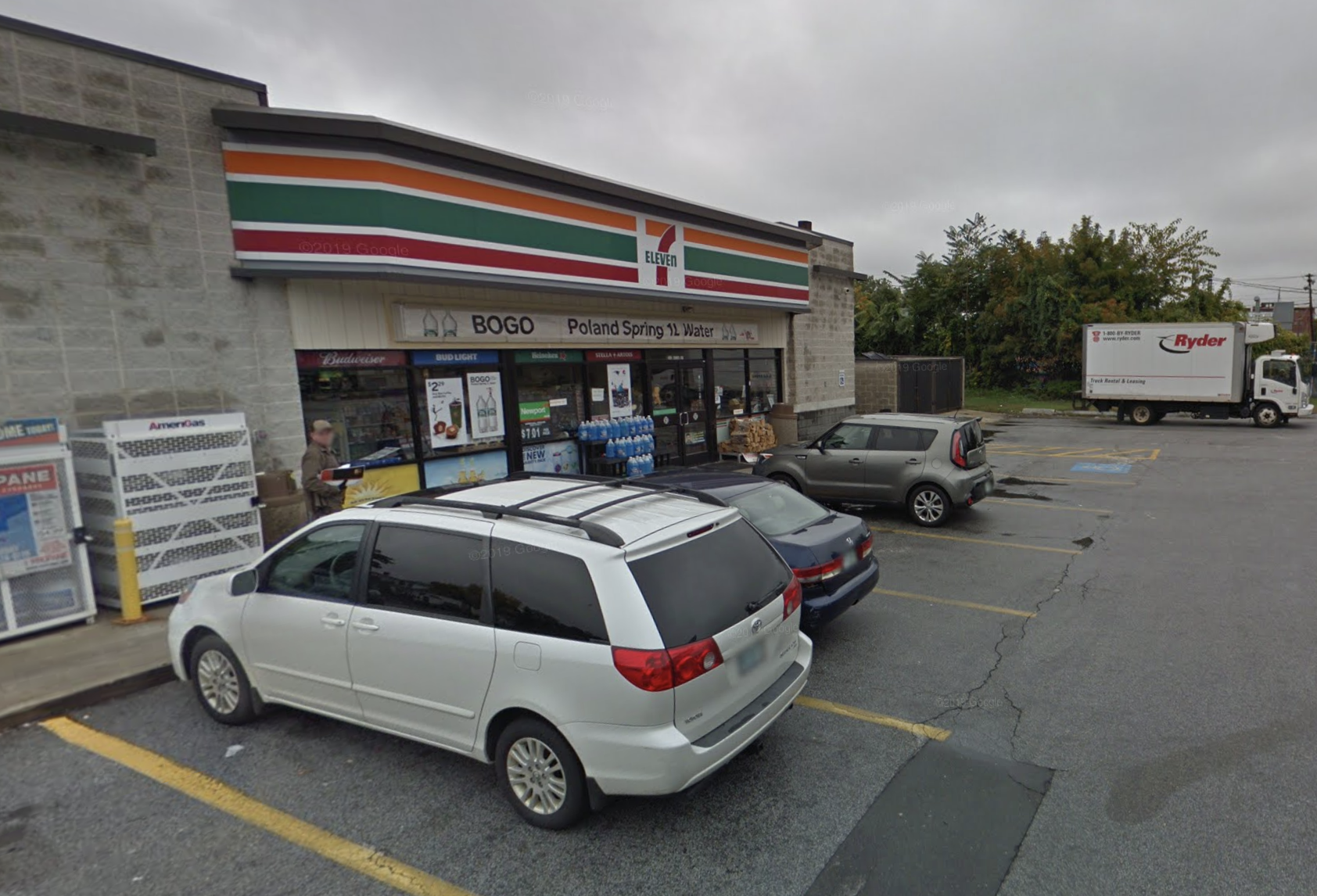 2 teens injured during fight in 7-Eleven parking lot