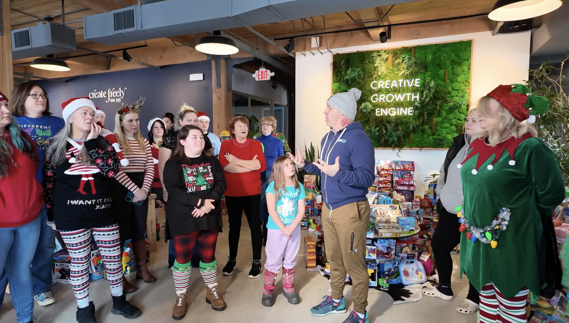 Recycling Christmas Joy: Gift giveaway embodies spirit of the season