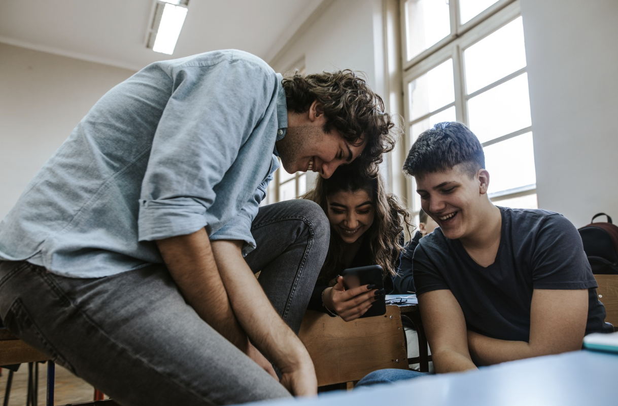 Proposed student cellphone ban builds momentum in State House and school districts
