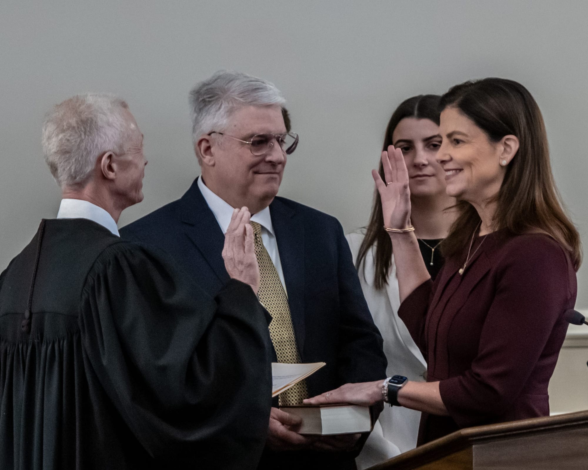 Ayotte sworn in as 83rd NH ‘governor for all,’ saying ‘Good government knows no party’