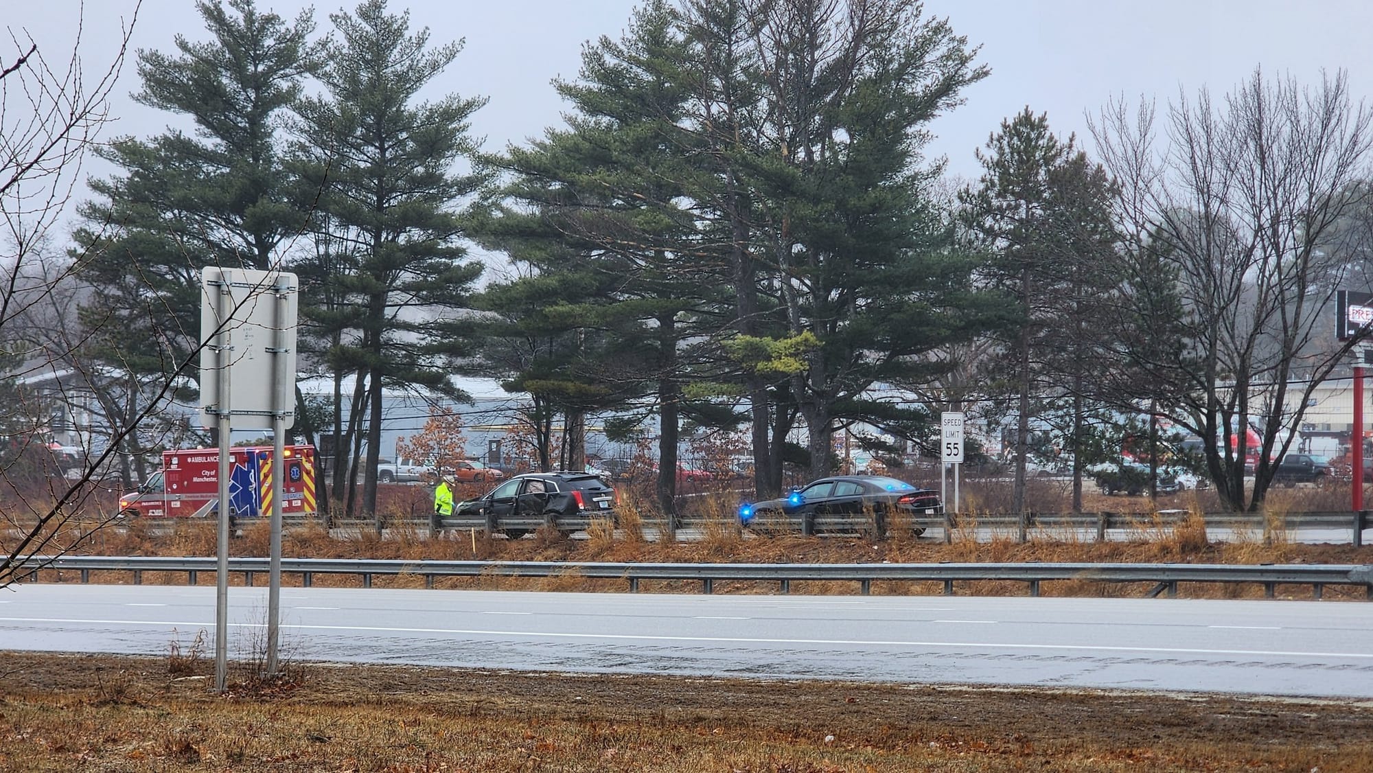 Salem man dies in 2-car crash on I-293 in Manchester