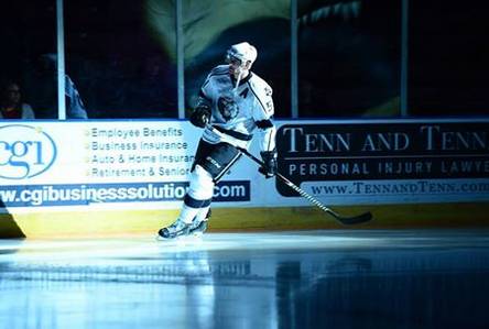 Fourth line leads Monarchs to 3-1 win post image