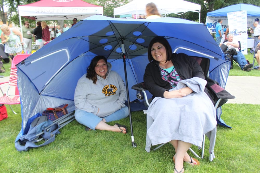 Summer Fest kick off: Land of big umbrellas and swingin’ tunes post image