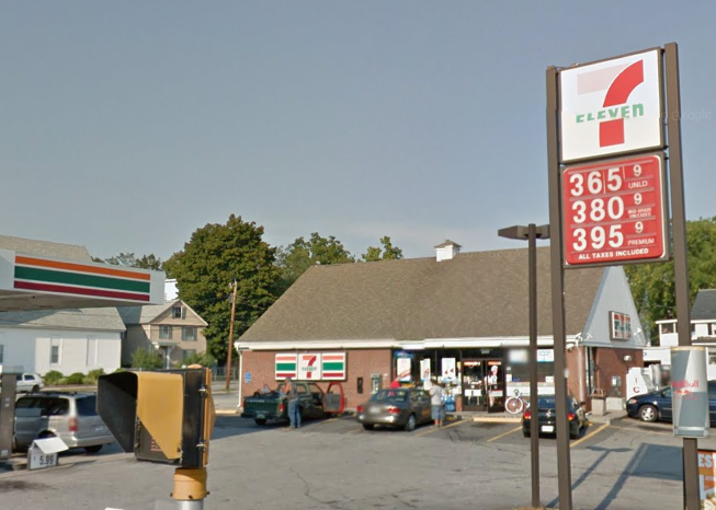 Police looking for Maple Street 7-Eleven robber post image