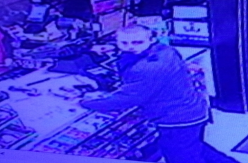 Robber armed with knife gets away with cash from 7-Eleven post image