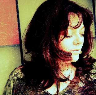 Psychic medium Lauren Rainbow: ‘A paintbrush for the spirits’ post image