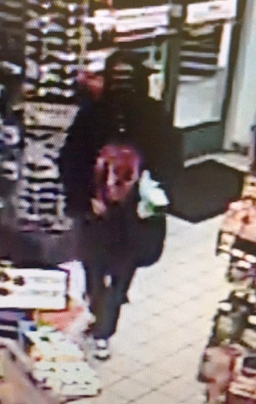 Robber with knife gets away with cash, cigarettes and clerk’s iPod post image
