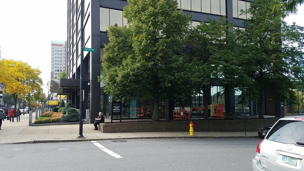 Bar Harbor Bank & Trust set to open on Elm Street post image