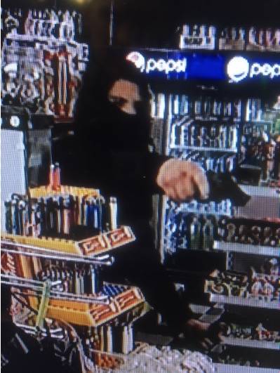 Armed robber gets away with cash from Maple Street convenience store post image