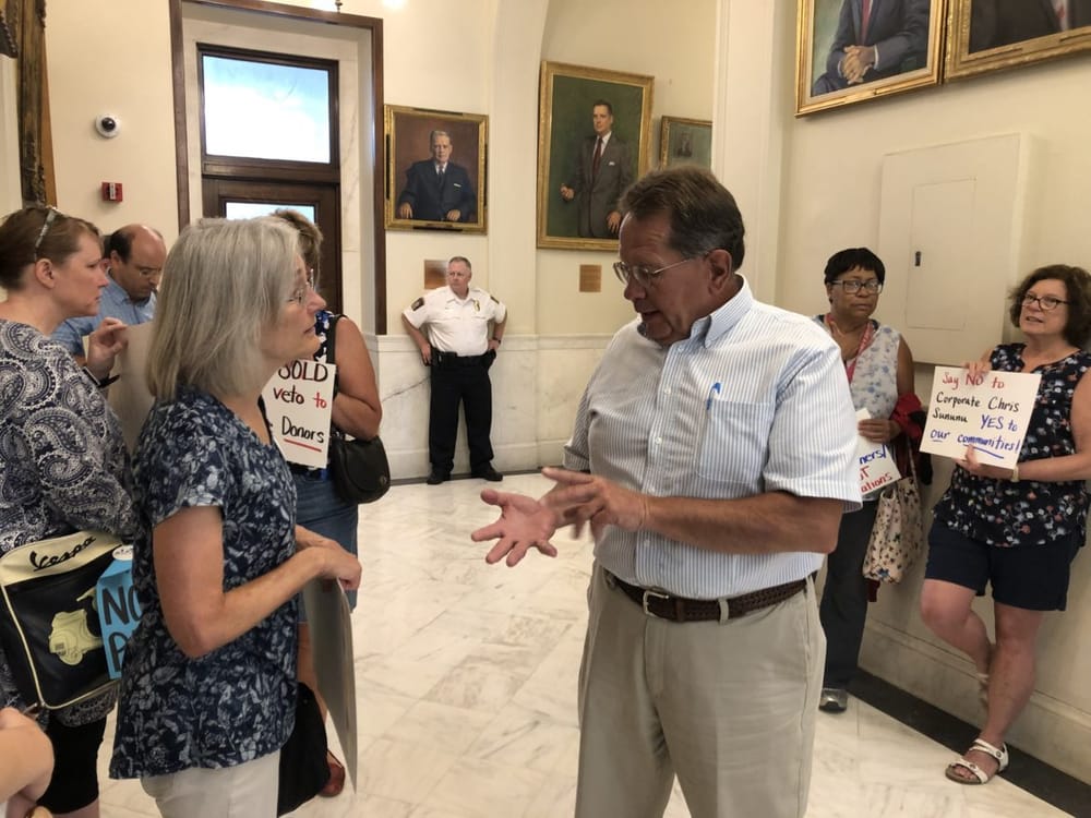 Sununu holds closed meeting about budget veto for municipal officials post image