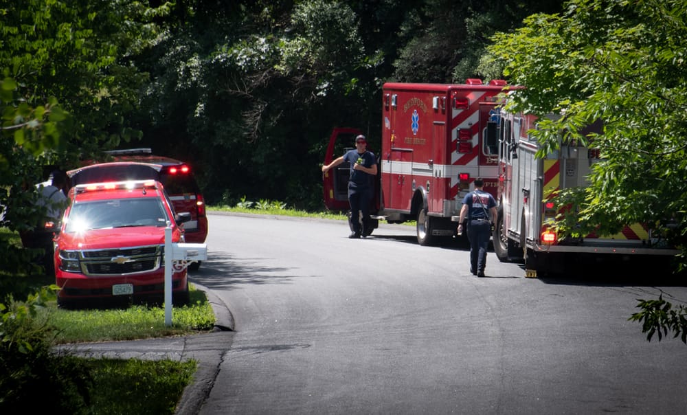 Man dead, Bedford neighborhood briefly ‘shelters in place’ after Galloway Road incident post image