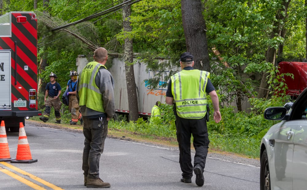 Tractor-trailer crash shuts down section of Londonderry Turnpike, driver pronounced dead post image