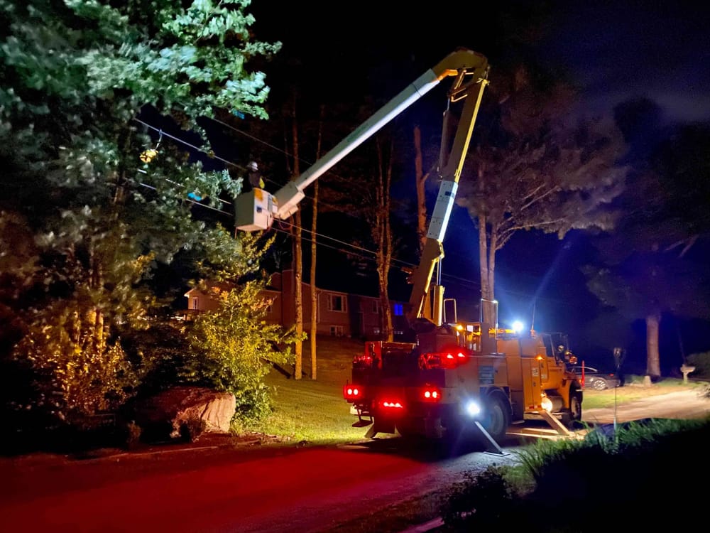 Eversource responding to nearly 700,000 power outages across its service territory post image