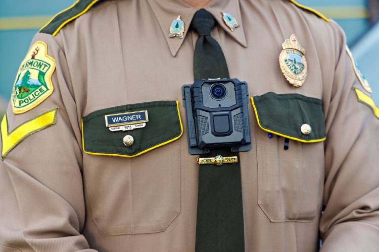 More New Hampshire police will soon wear body cams post image