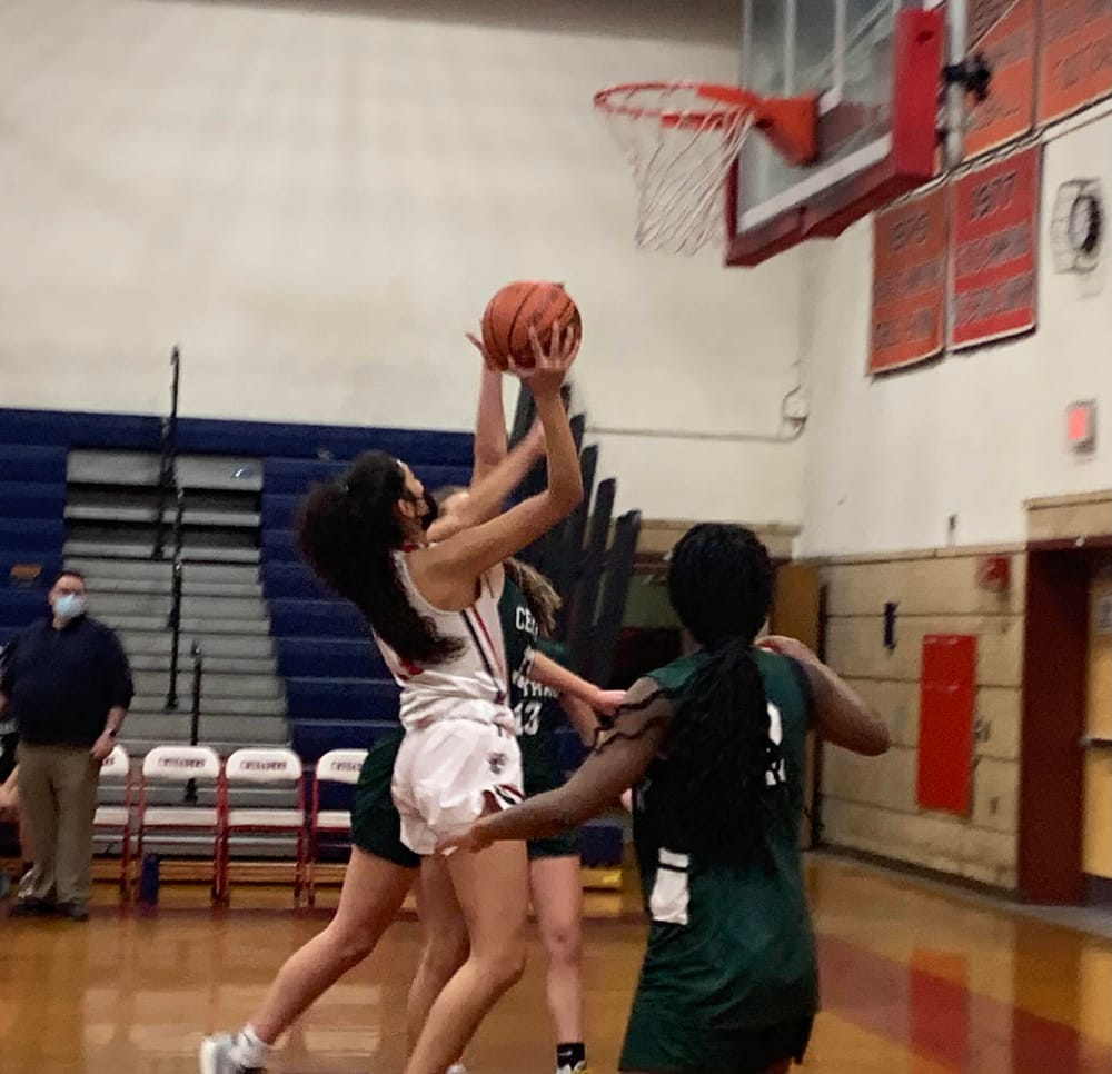 Memorial outlasts Central, 39-37, loses Pepra-Omani to injury post image