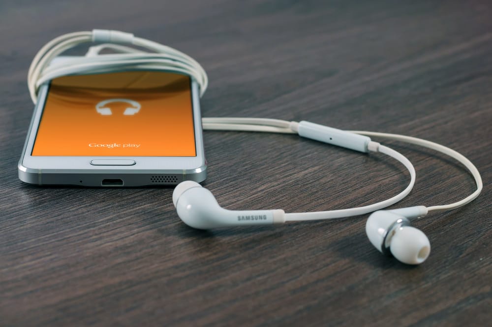 15 of the best health & wellness apps, podcasts, and audio books to kick-off 2022 post image