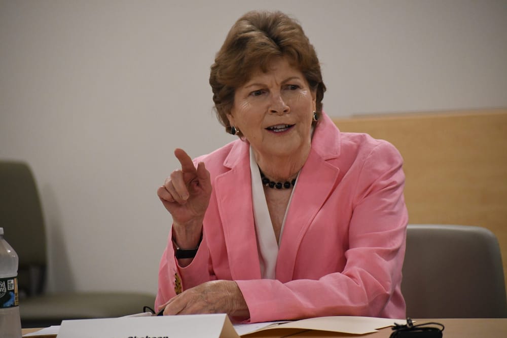 Shaheen reintroduces bipartisan bill that makes college share student loan responsibility post image