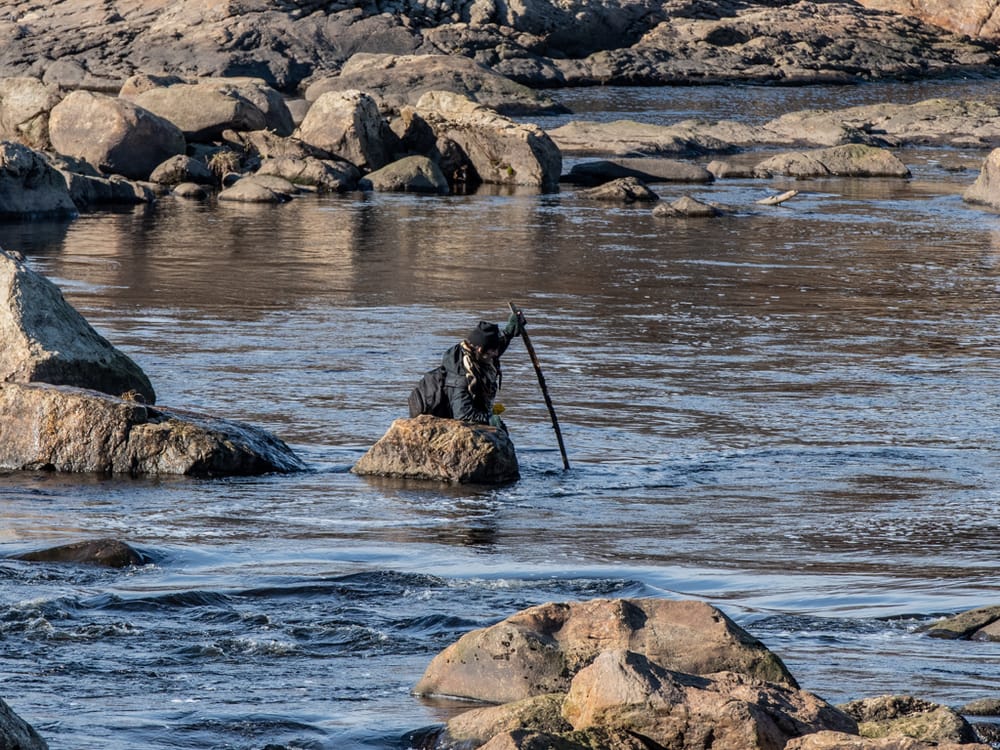 Mental Health professionals assist police and fire to rescue man from Merrimack River post image