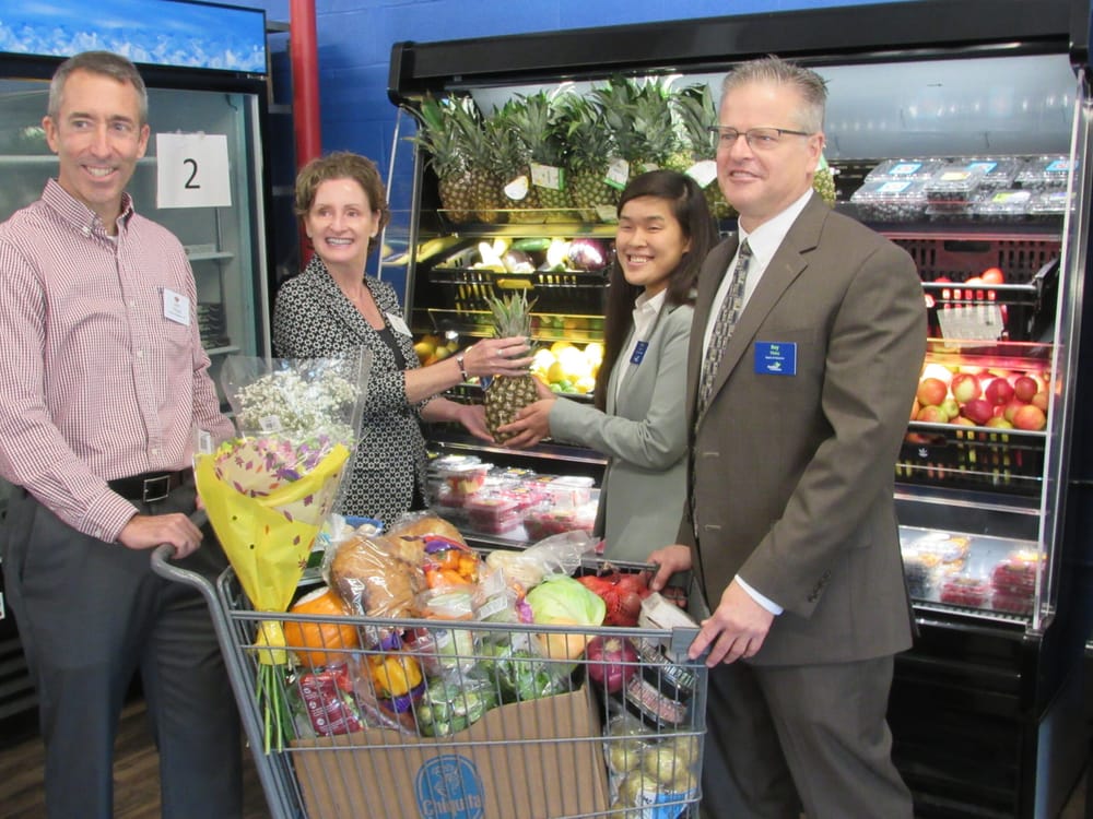 Hannaford $50K grant to FIT means improved shopping experience for pantry clients post image