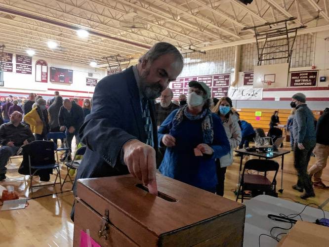 NH’s traditional town meeting endures despite the tug of modernity post image