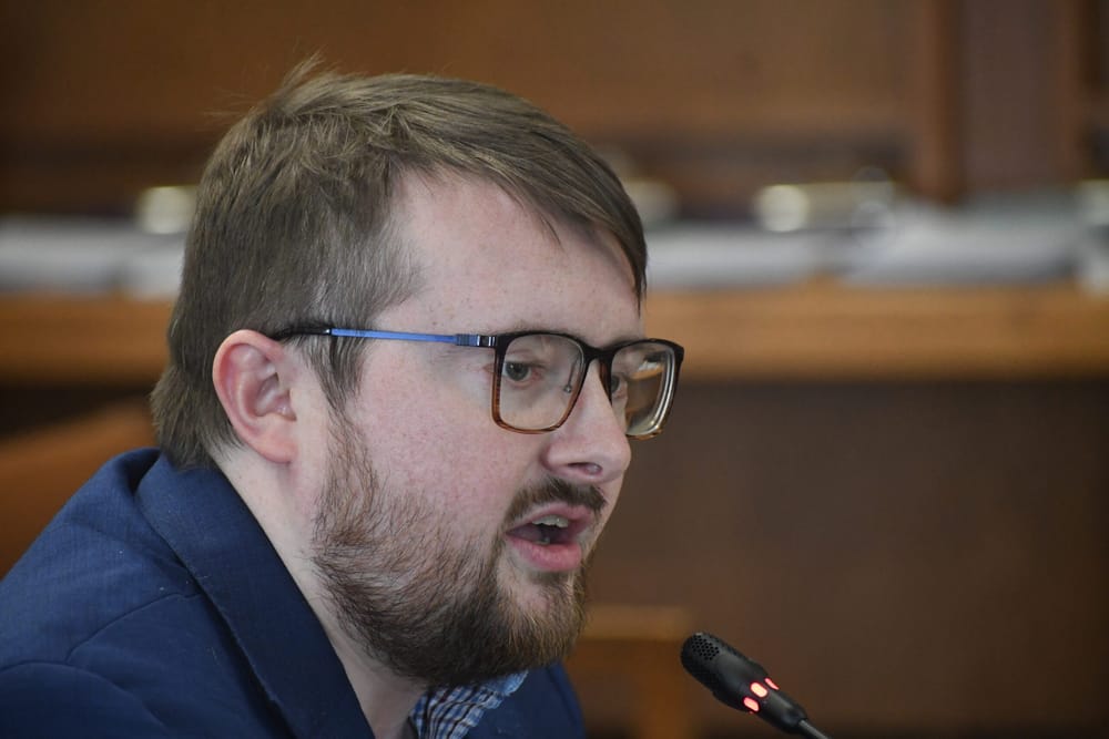 Election portal sees broad support and a possible amendment post image