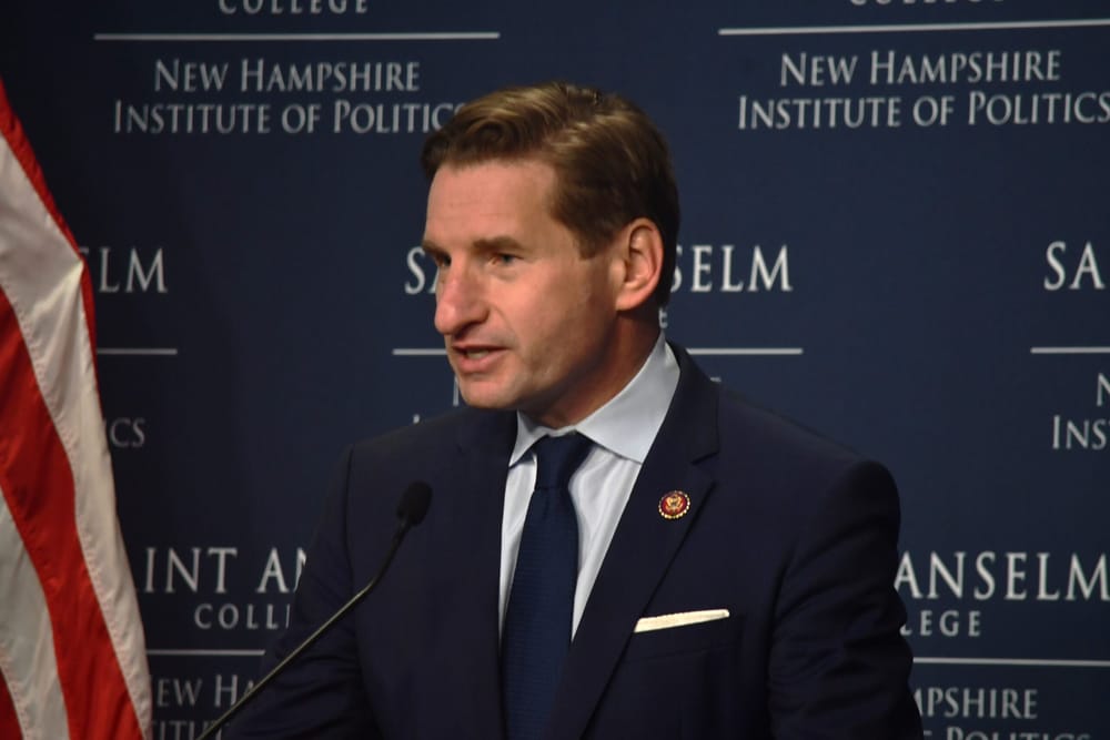 Phillips emphasizes bipartianship at NHIOP presidential campaign stop post image