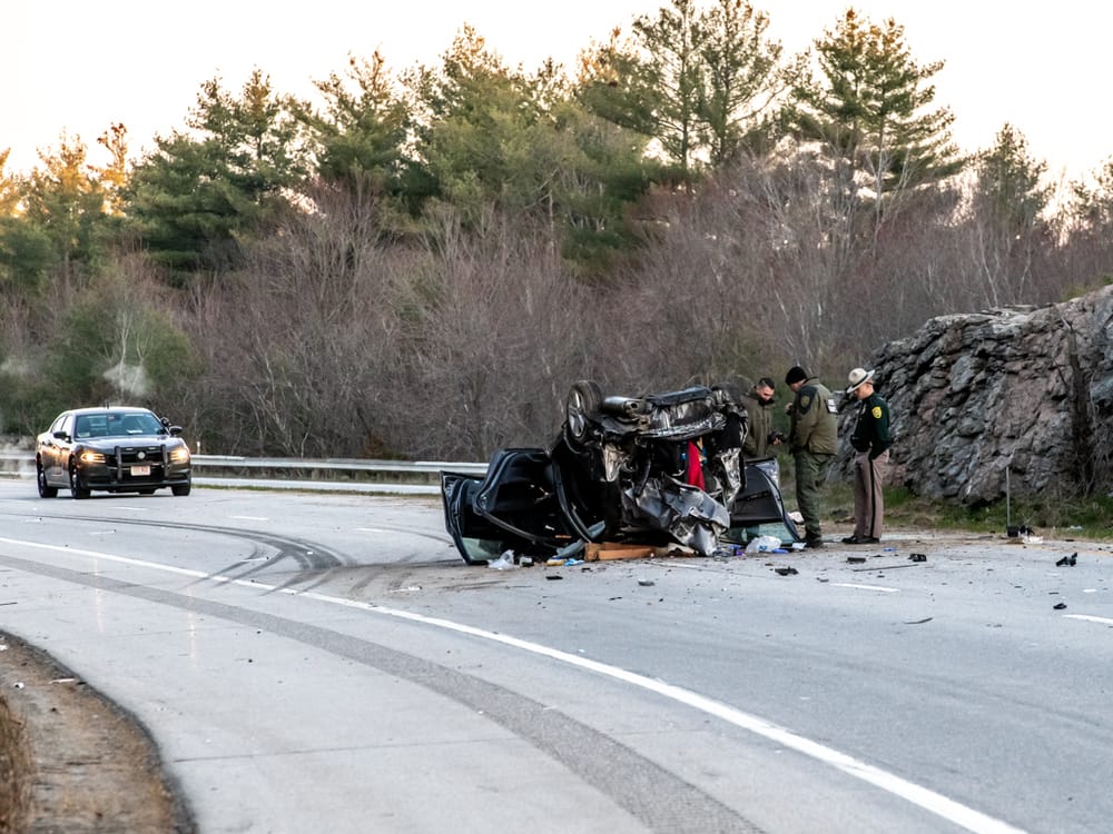 4 injured in early-morning crash on 101 East post image
