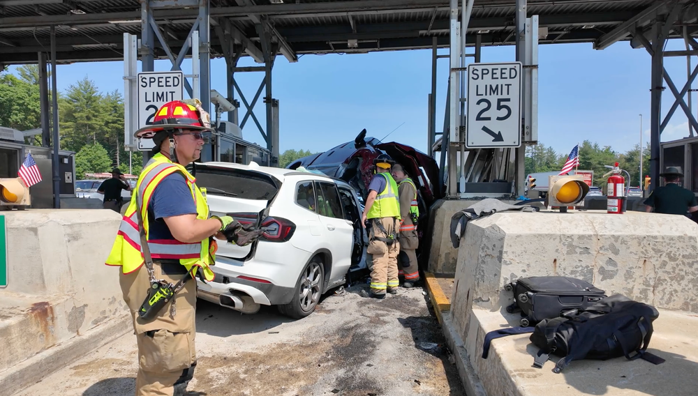 3 injured in Bedford Tolls crash, dog traveling in pick-up sought after fleeing from scene post image