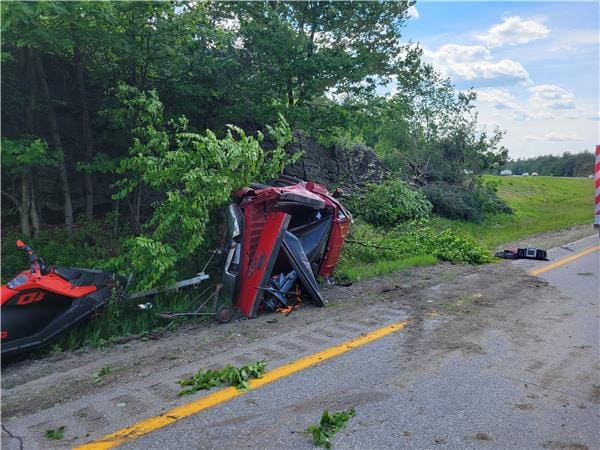 2-vehicle crash ties up traffic on Route 101, no serious injuries reported post image