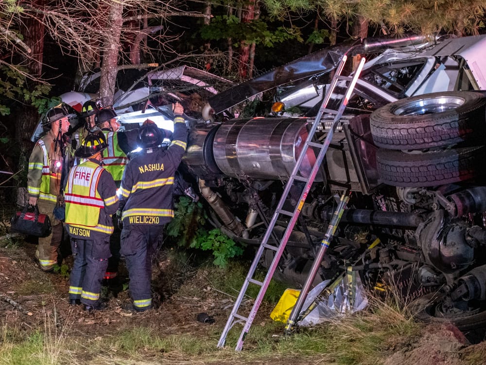 Driver injured in tanker-truck rollover crash on Everett Turnpike post image