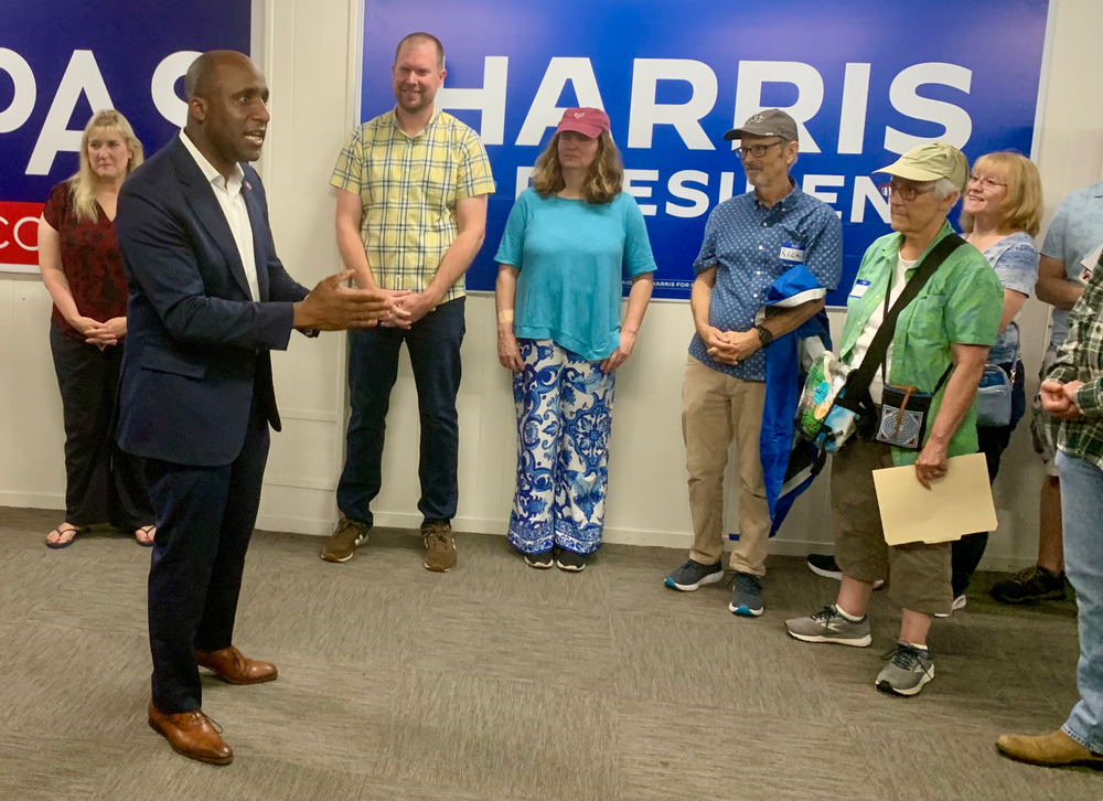 Kansas City Mayor kicks off canvassing for Harris post image
