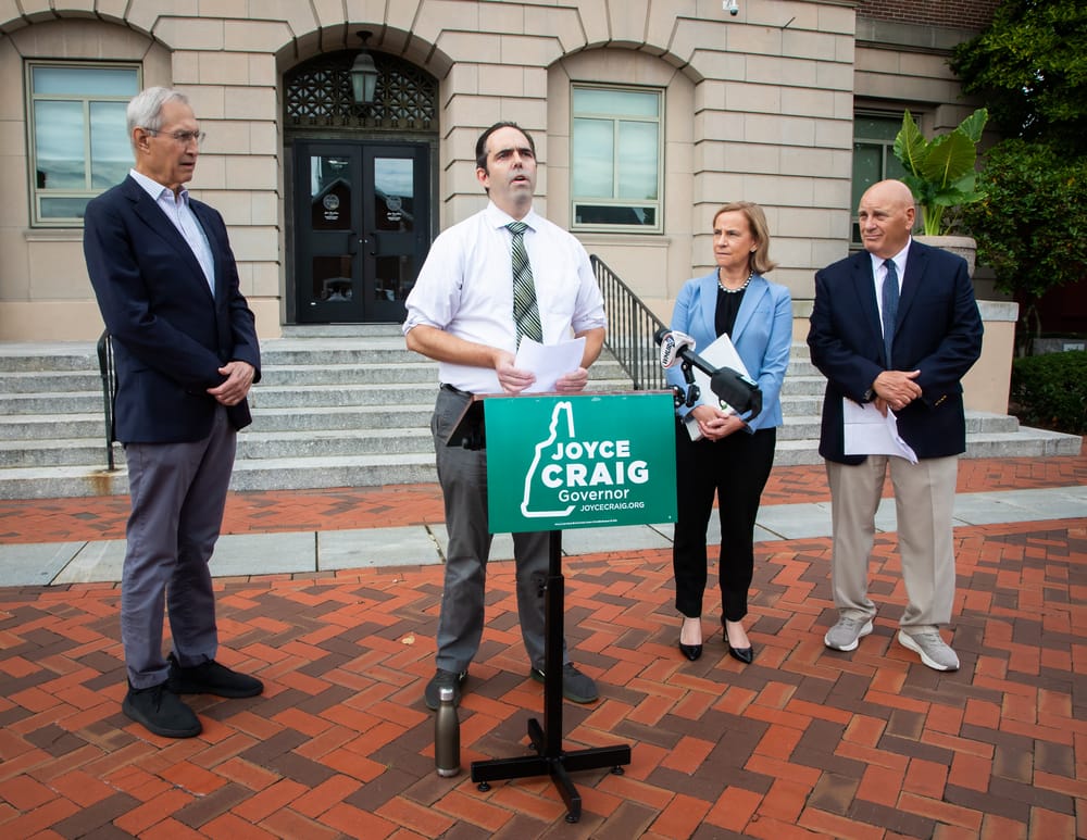 Craig and Donchess call out Ayotte for ad featuring ‘Moms 4 Liberty’ supporter post image