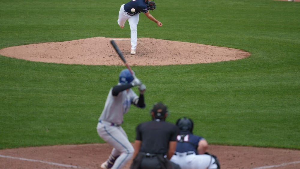 Swirling rain caps Cats 7-1 loss in 7 innings post image