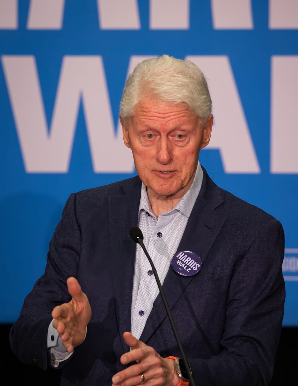 Former President Bill Clinton campaigns in Nashua post image