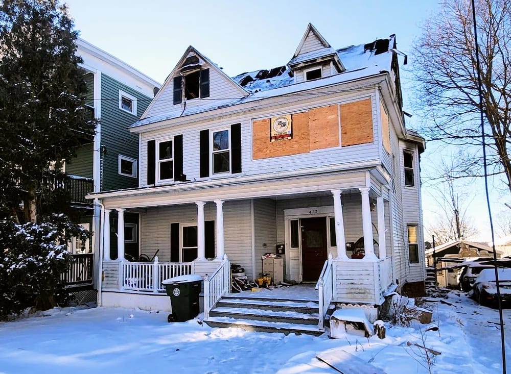 Firefighters battle 3-alarm blaze on Laurel Street in poor weather conditions post image