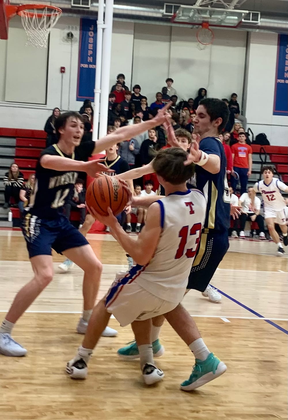 Pioneers finish strong, surge past Jaguars, 54-45 post image