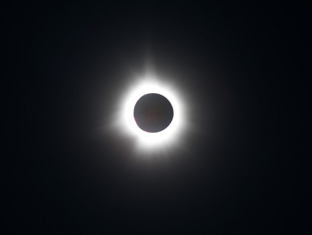 Total solar eclipse draws huge crowds to NH and with it significant increase in economic activity post image